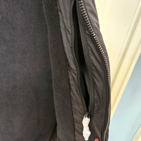 National Geographic Black Medium Down Puffer Vest NWT - Size M - Picture 9 of 10